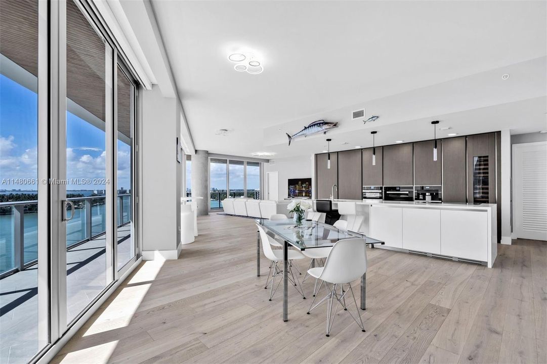 Recently Sold: $4,750,000 (4 beds, 3 baths, 2636 Square Feet)