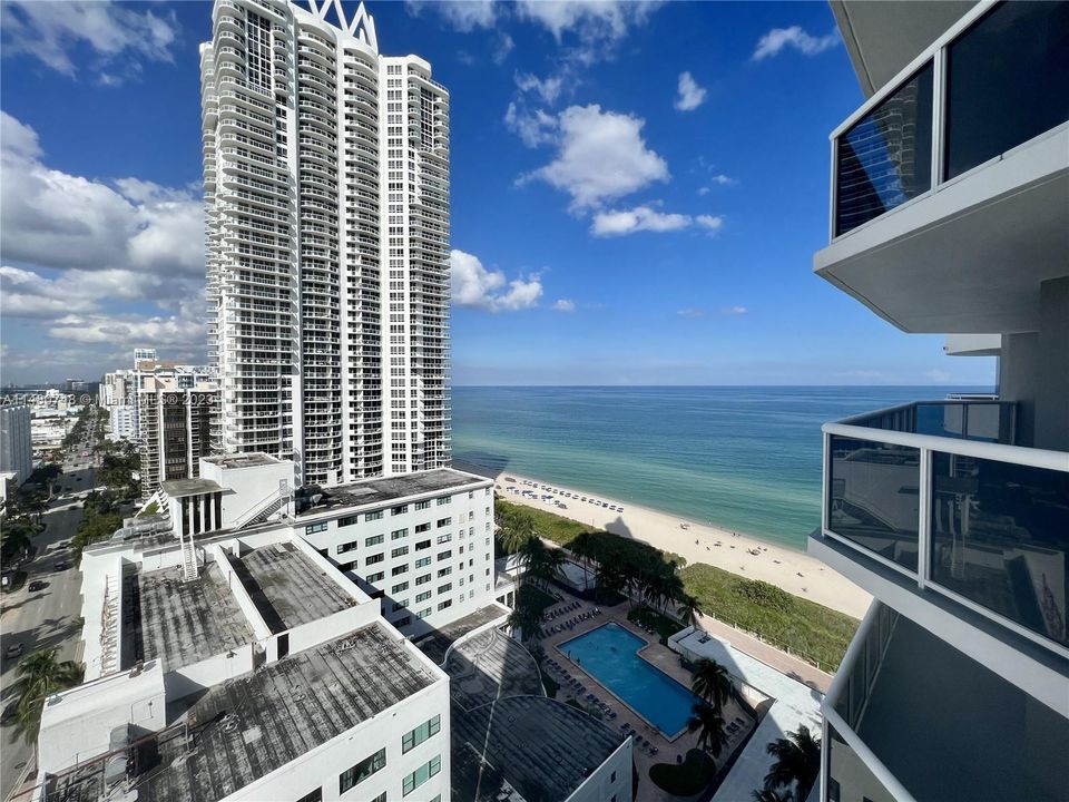 Recently Sold: $895,000 (2 beds, 2 baths, 1340 Square Feet)