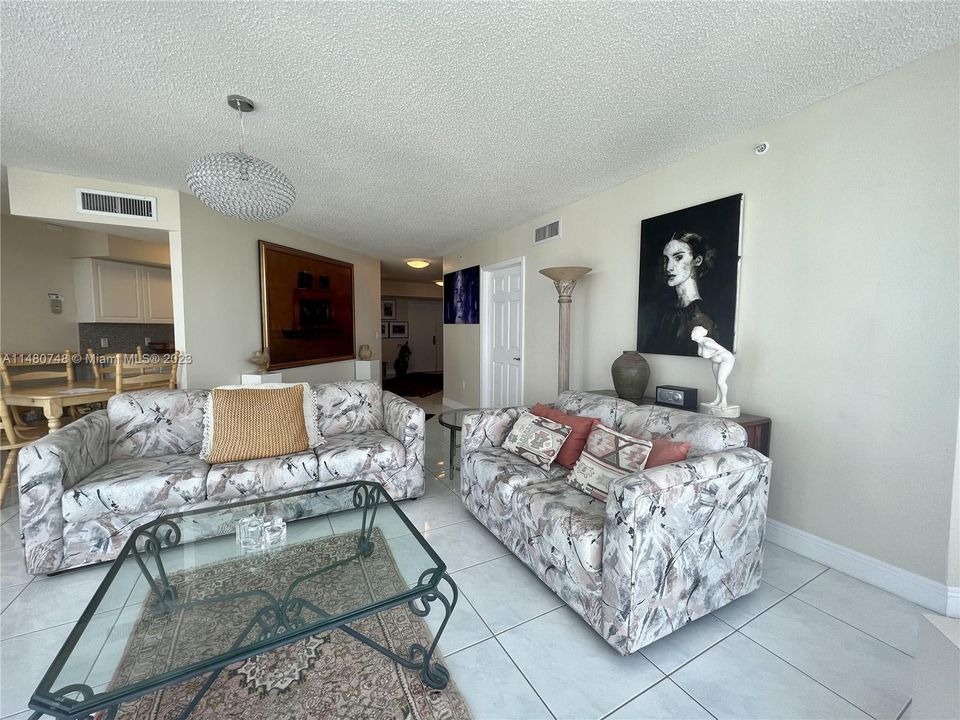 Recently Sold: $895,000 (2 beds, 2 baths, 1340 Square Feet)