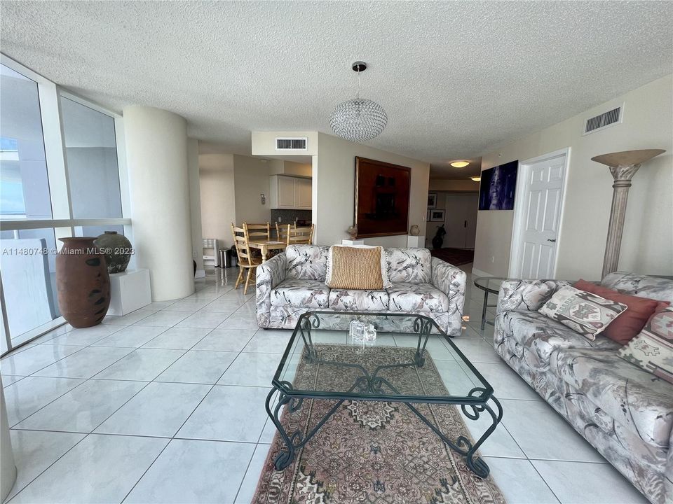 Recently Sold: $895,000 (2 beds, 2 baths, 1340 Square Feet)