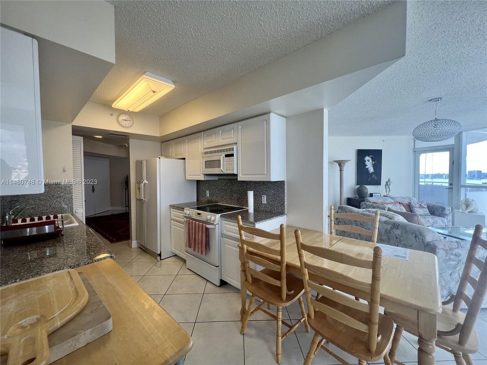 Recently Sold: $895,000 (2 beds, 2 baths, 1340 Square Feet)