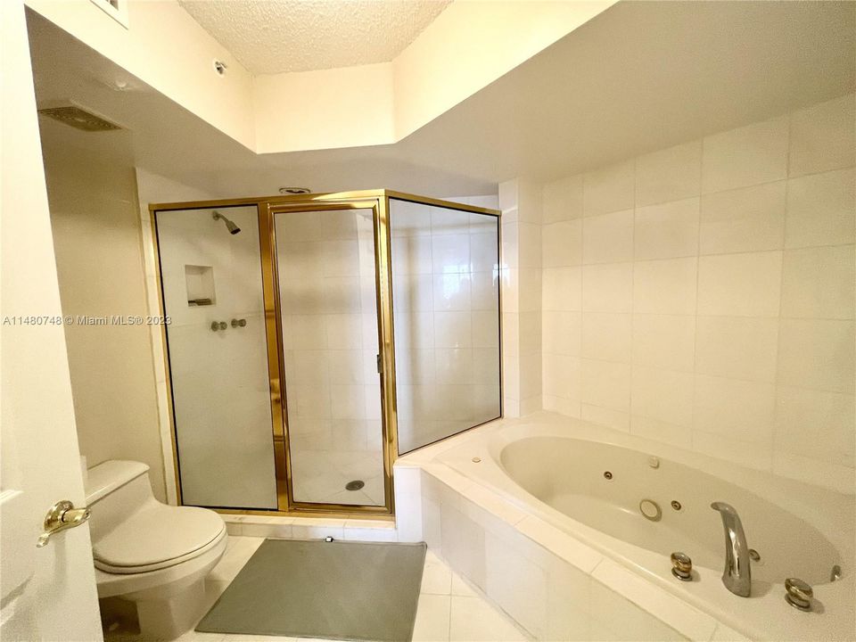 Recently Sold: $895,000 (2 beds, 2 baths, 1340 Square Feet)