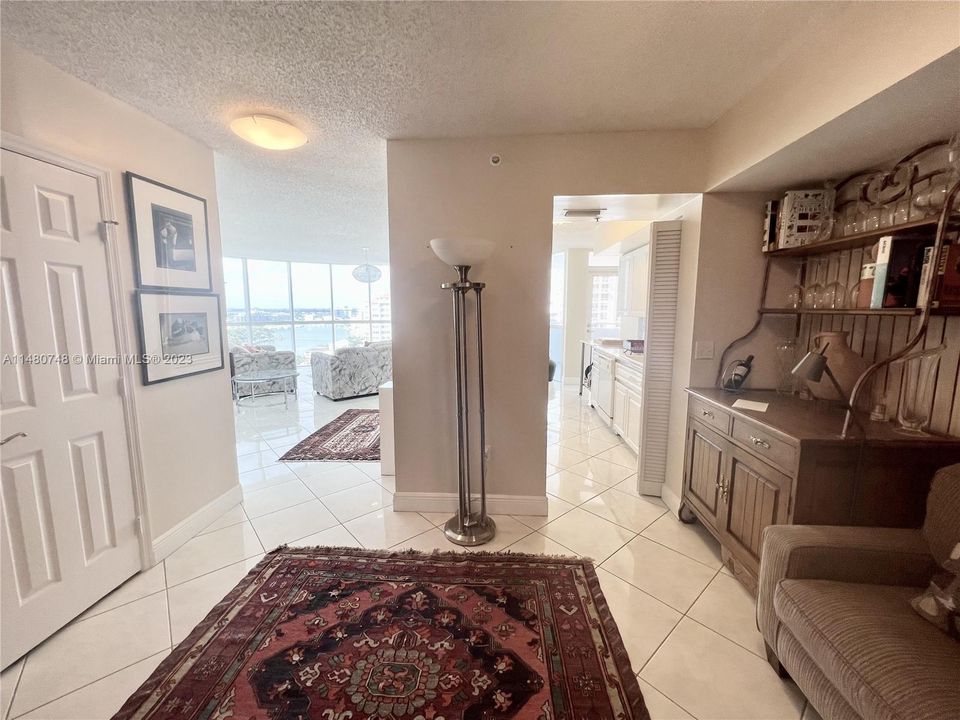 Recently Sold: $895,000 (2 beds, 2 baths, 1340 Square Feet)