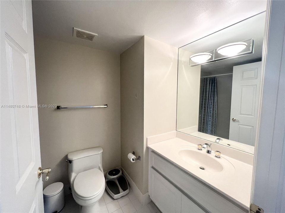 Recently Sold: $895,000 (2 beds, 2 baths, 1340 Square Feet)