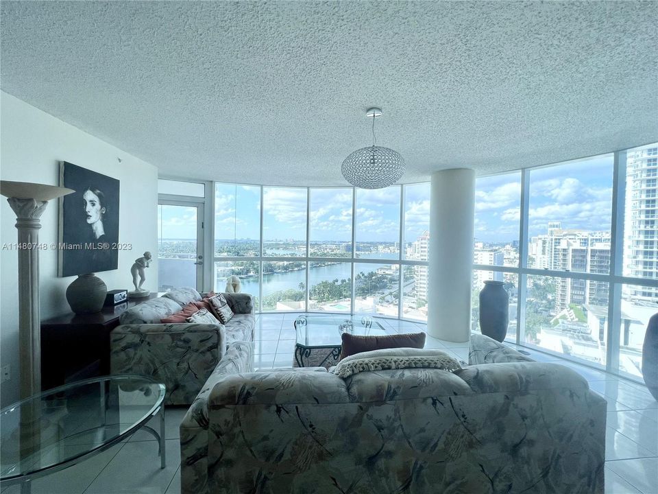 Recently Sold: $895,000 (2 beds, 2 baths, 1340 Square Feet)