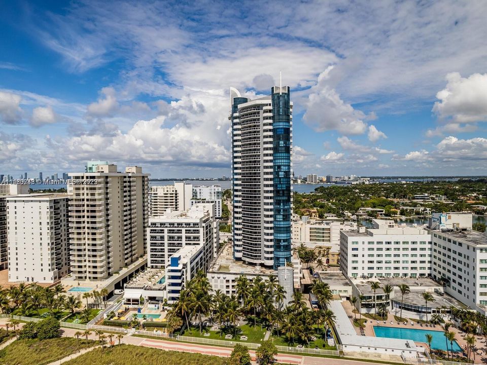 Recently Sold: $895,000 (2 beds, 2 baths, 1340 Square Feet)