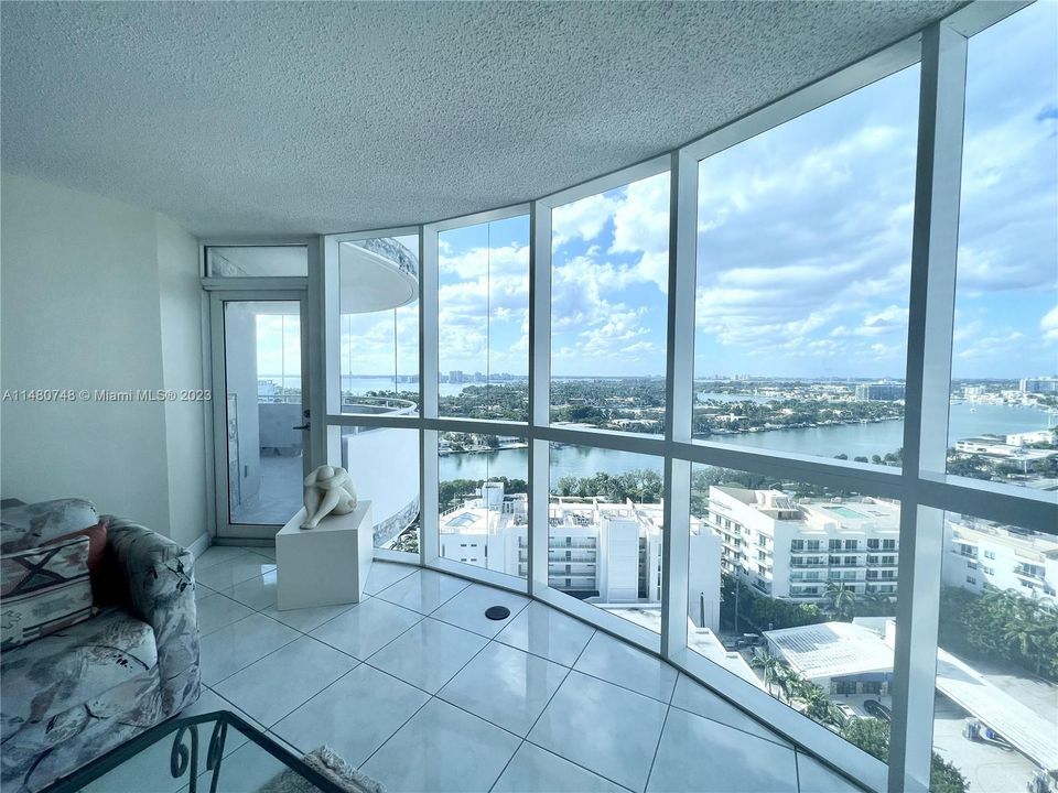 Recently Sold: $895,000 (2 beds, 2 baths, 1340 Square Feet)