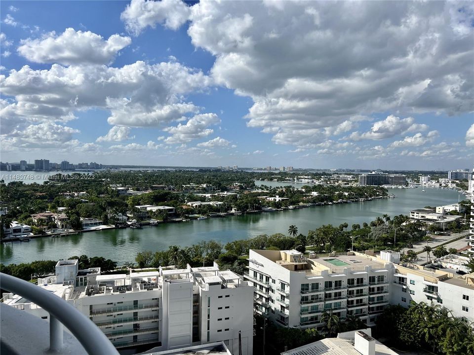 Recently Sold: $895,000 (2 beds, 2 baths, 1340 Square Feet)