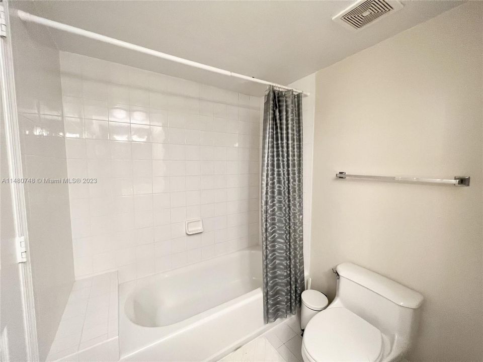 Recently Sold: $895,000 (2 beds, 2 baths, 1340 Square Feet)