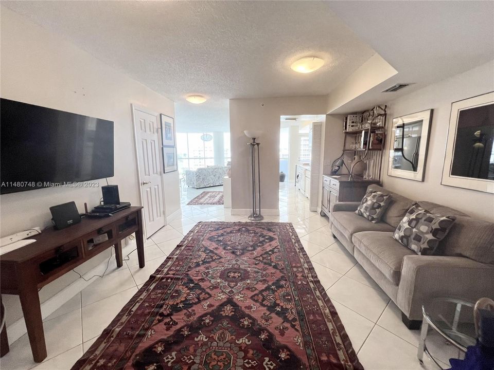 Recently Sold: $895,000 (2 beds, 2 baths, 1340 Square Feet)