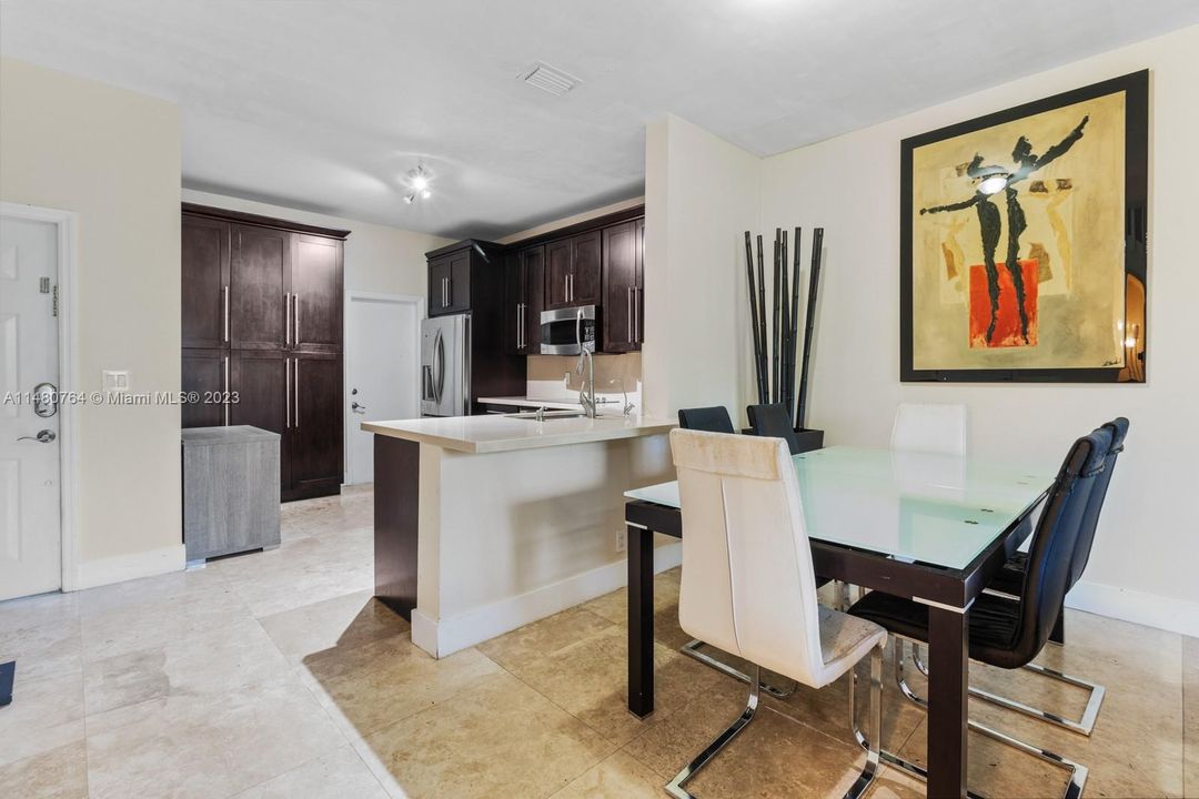 For Sale: $505,000 (2 beds, 2 baths, 1131 Square Feet)