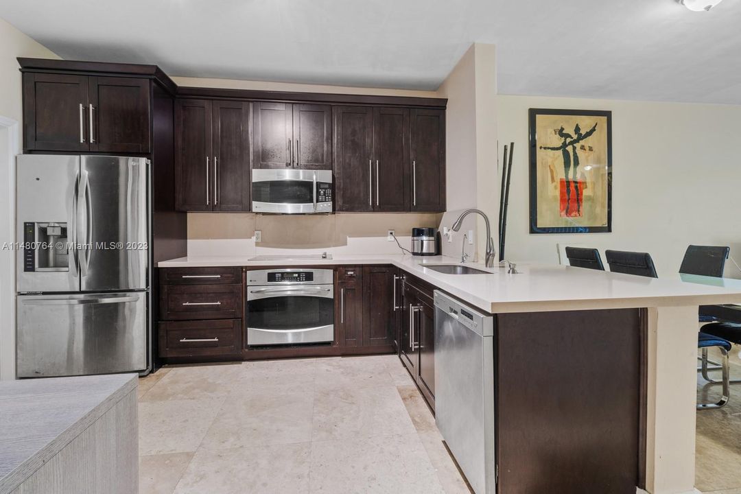 For Sale: $505,000 (2 beds, 2 baths, 1131 Square Feet)