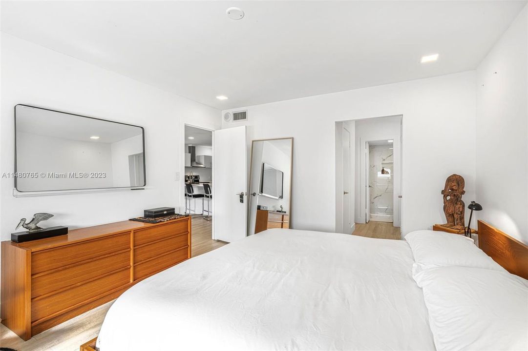 For Sale: $559,000 (1 beds, 1 baths, 950 Square Feet)