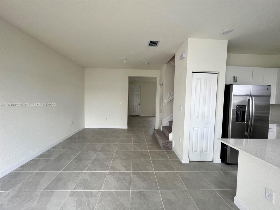 Recently Rented: $3,000 (3 beds, 2 baths, 1483 Square Feet)