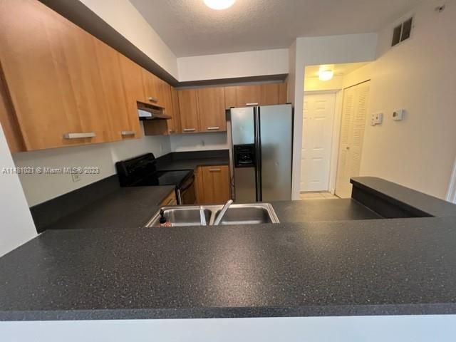 Recently Rented: $2,600 (2 beds, 1 baths, 1327 Square Feet)