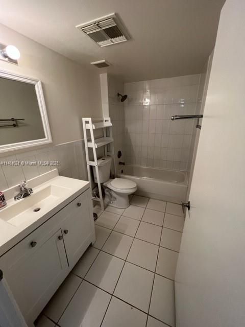 Recently Rented: $2,600 (2 beds, 1 baths, 1327 Square Feet)