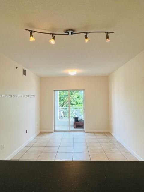 Recently Rented: $2,600 (2 beds, 1 baths, 1327 Square Feet)