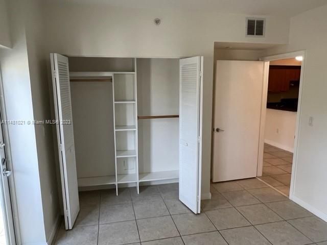 Recently Rented: $2,600 (2 beds, 1 baths, 1327 Square Feet)