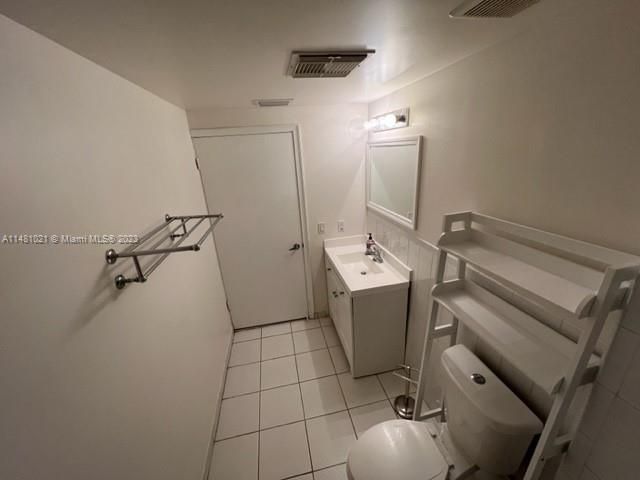 Recently Rented: $2,600 (2 beds, 1 baths, 1327 Square Feet)