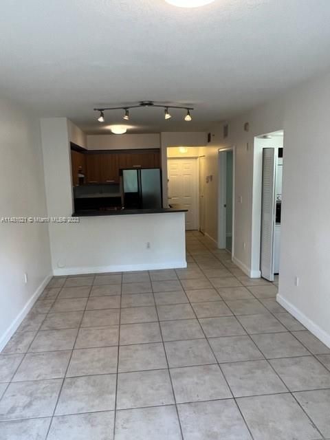 Recently Rented: $2,600 (2 beds, 1 baths, 1327 Square Feet)