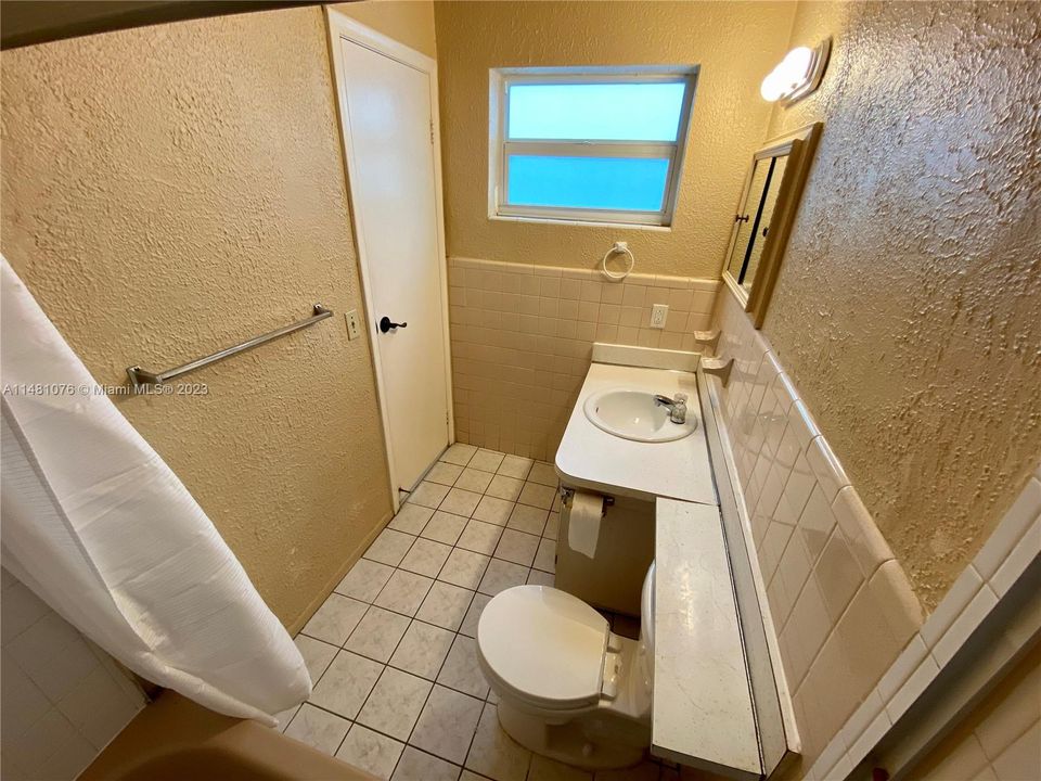 最近租的: $800 (1 贝兹, 1 浴室, 250 平方英尺)