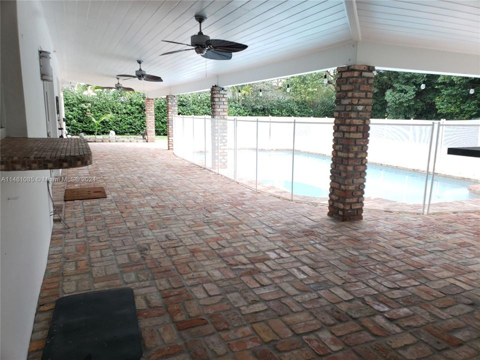 Recently Rented: $7,000 (4 beds, 3 baths, 2676 Square Feet)