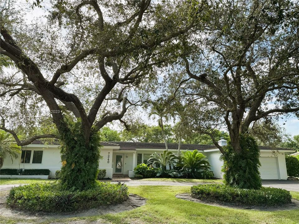 Recently Rented: $7,000 (4 beds, 3 baths, 2676 Square Feet)