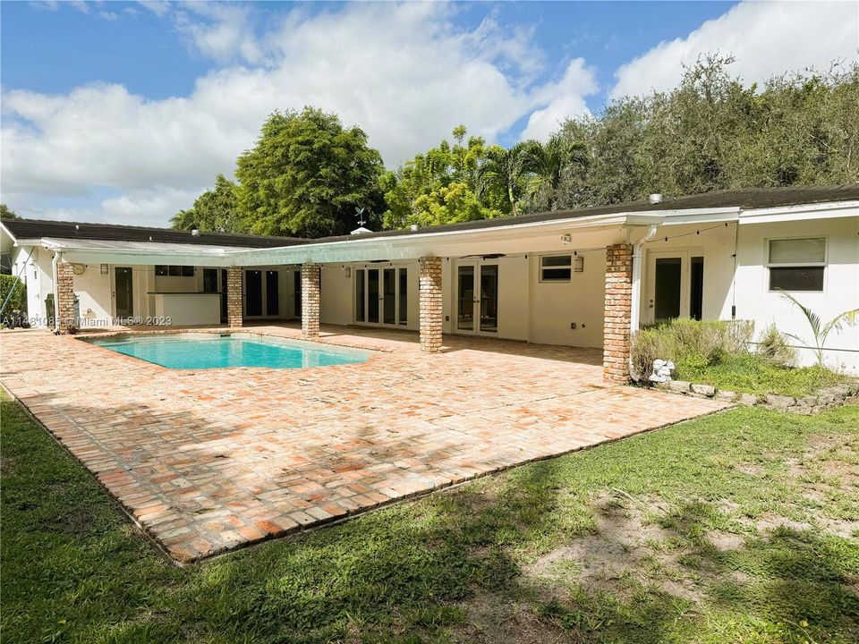 Recently Rented: $7,000 (4 beds, 3 baths, 2676 Square Feet)