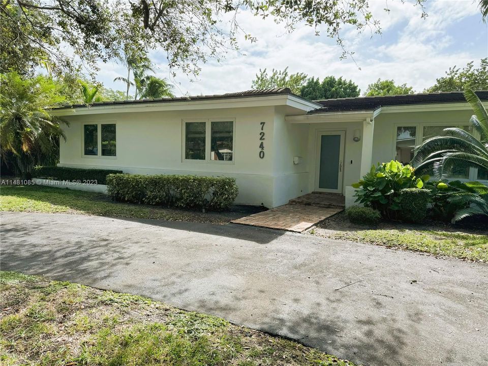 Recently Rented: $7,000 (4 beds, 3 baths, 2676 Square Feet)