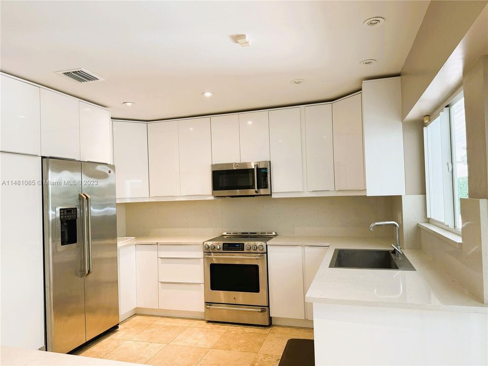 Recently Rented: $7,000 (4 beds, 3 baths, 2676 Square Feet)