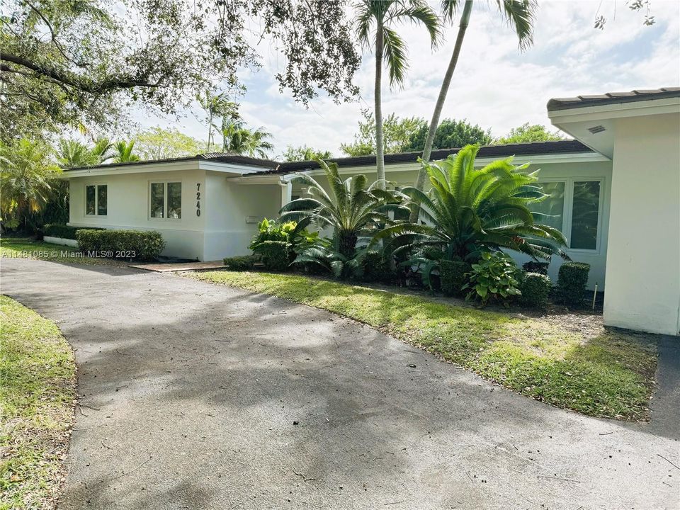 Recently Rented: $7,000 (4 beds, 3 baths, 2676 Square Feet)