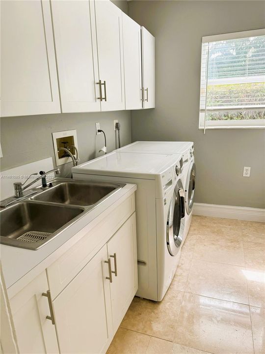 Recently Rented: $7,000 (4 beds, 3 baths, 2676 Square Feet)