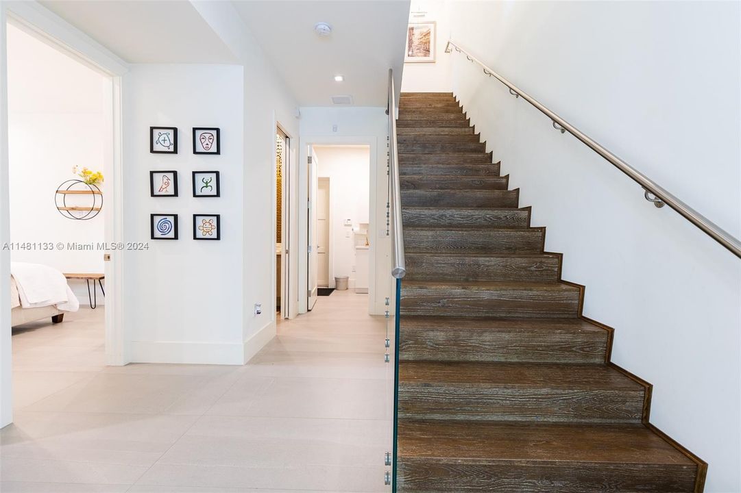 Недавно продано: $3,750,000 (5 спален, 5 ванн, 4123 Квадратных фут)