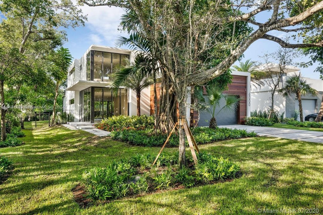 Недавно продано: $3,750,000 (5 спален, 5 ванн, 4123 Квадратных фут)