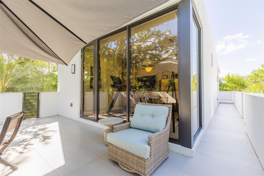 Недавно продано: $3,750,000 (5 спален, 5 ванн, 4123 Квадратных фут)