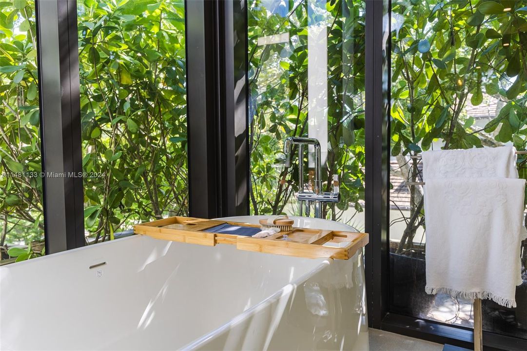 Недавно продано: $3,750,000 (5 спален, 5 ванн, 4123 Квадратных фут)