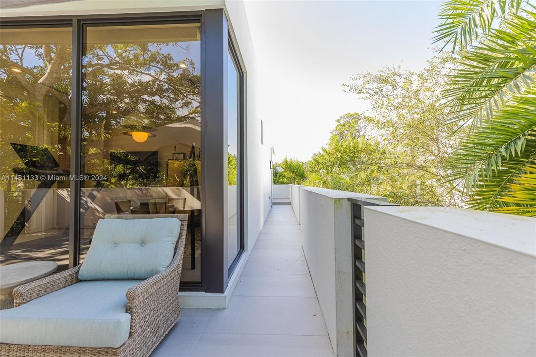 Недавно продано: $3,750,000 (5 спален, 5 ванн, 4123 Квадратных фут)