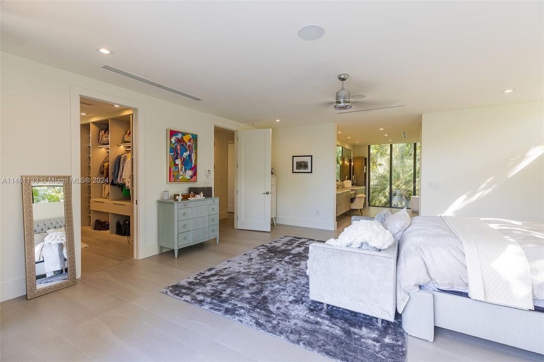 Недавно продано: $3,750,000 (5 спален, 5 ванн, 4123 Квадратных фут)