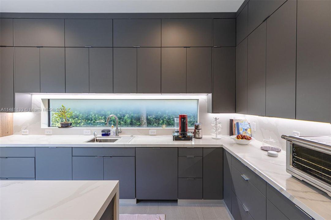 Недавно продано: $3,750,000 (5 спален, 5 ванн, 4123 Квадратных фут)