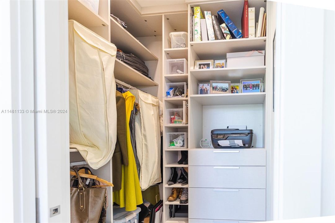 Недавно продано: $3,750,000 (5 спален, 5 ванн, 4123 Квадратных фут)