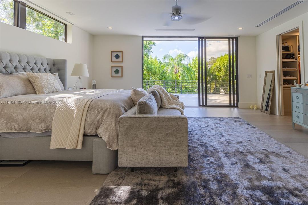 Недавно продано: $3,750,000 (5 спален, 5 ванн, 4123 Квадратных фут)