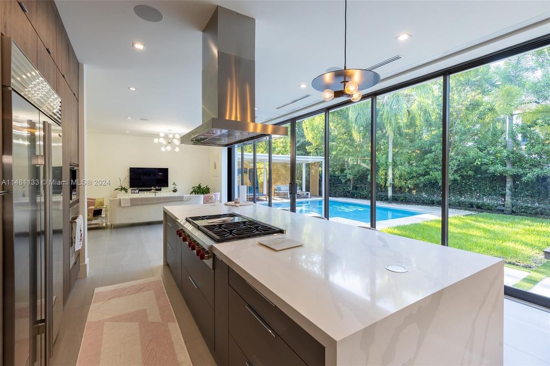 Недавно продано: $3,750,000 (5 спален, 5 ванн, 4123 Квадратных фут)