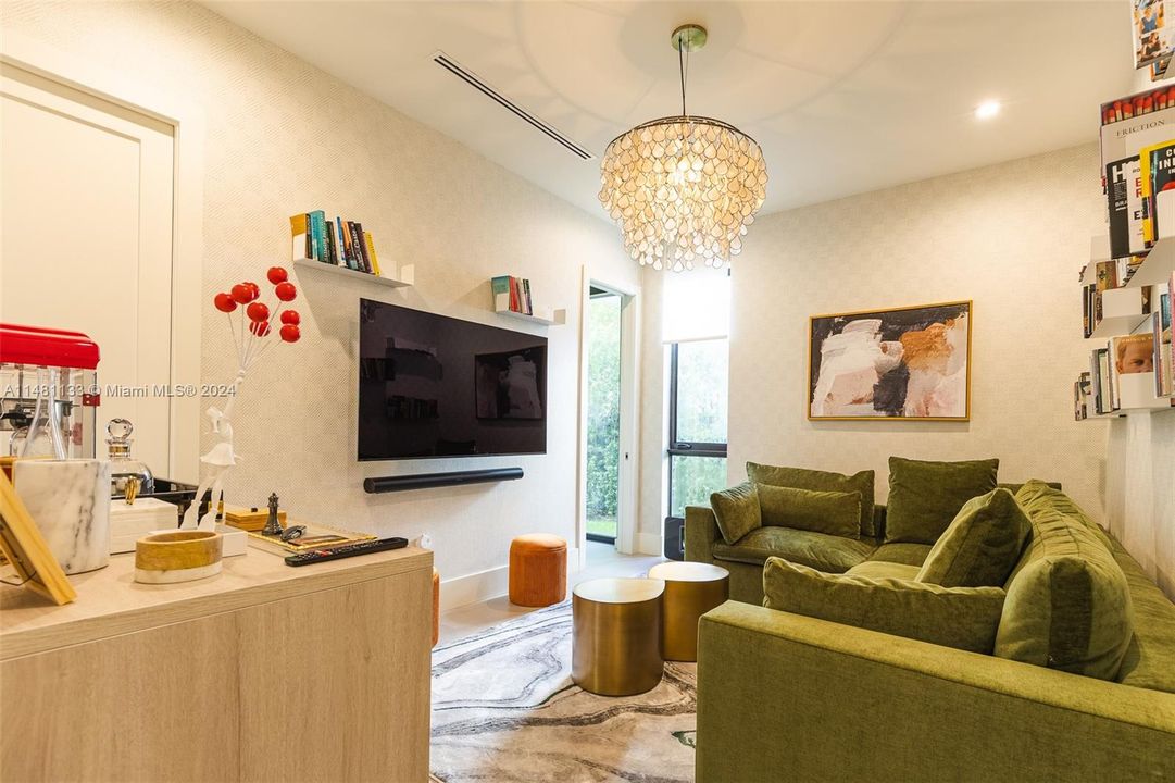 Недавно продано: $3,750,000 (5 спален, 5 ванн, 4123 Квадратных фут)