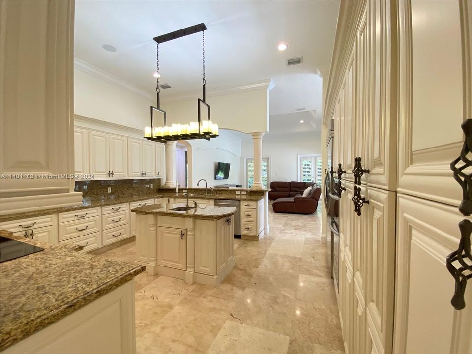 最近售出: $3,300,000 (5 贝兹, 4 浴室, 4172 平方英尺)