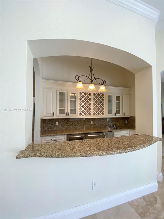 最近售出: $3,300,000 (5 贝兹, 4 浴室, 4172 平方英尺)