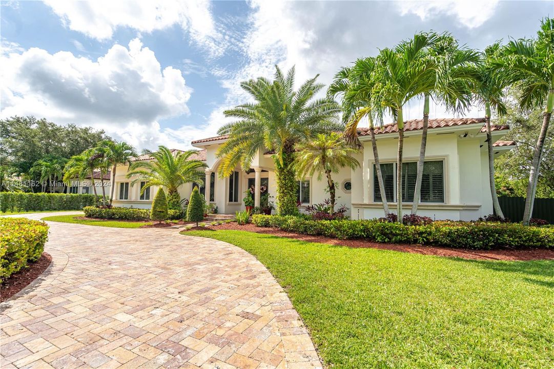 最近售出: $3,300,000 (5 贝兹, 4 浴室, 4172 平方英尺)