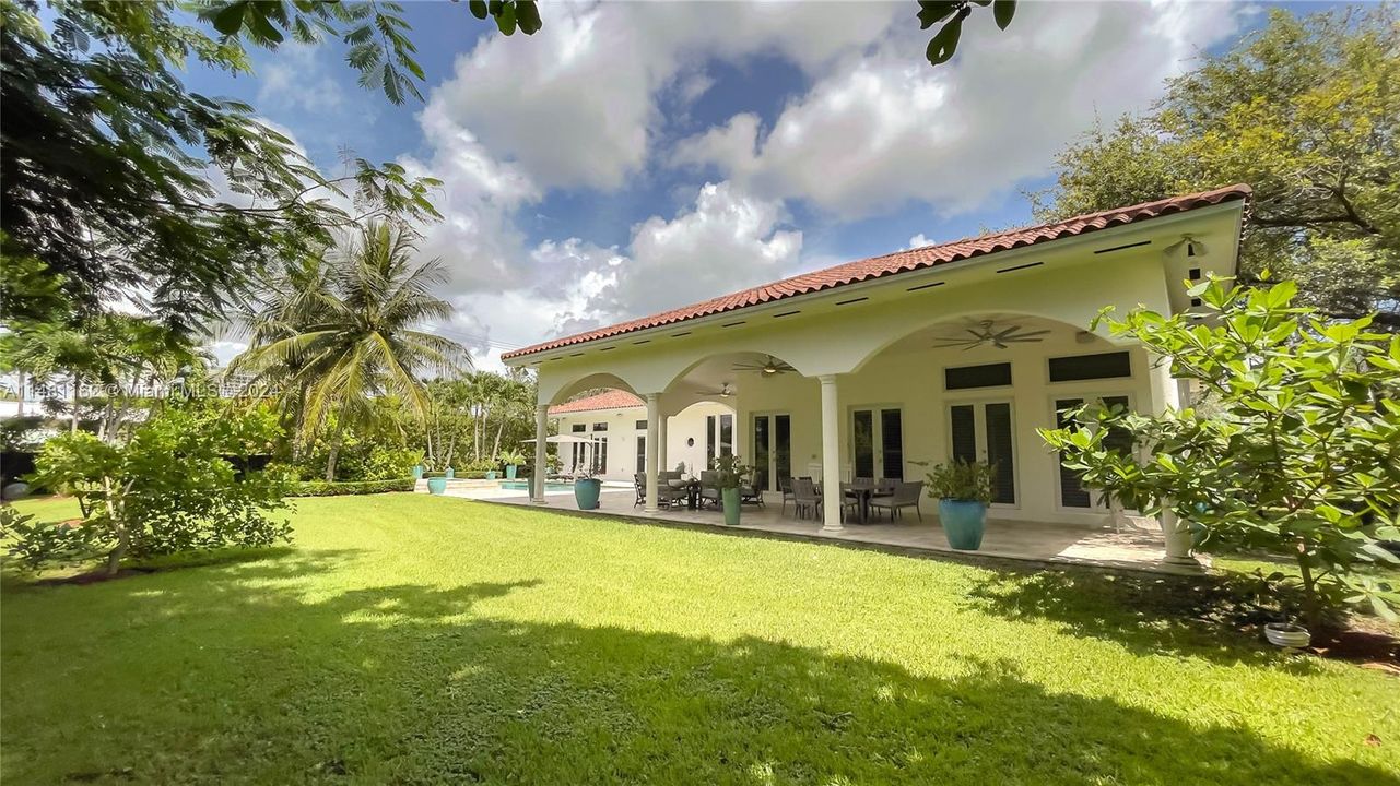 最近售出: $3,300,000 (5 贝兹, 4 浴室, 4172 平方英尺)