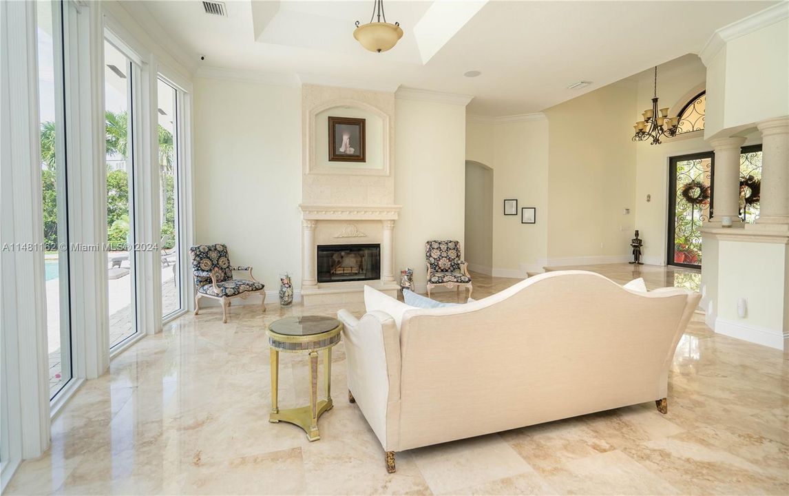 最近售出: $3,300,000 (5 贝兹, 4 浴室, 4172 平方英尺)