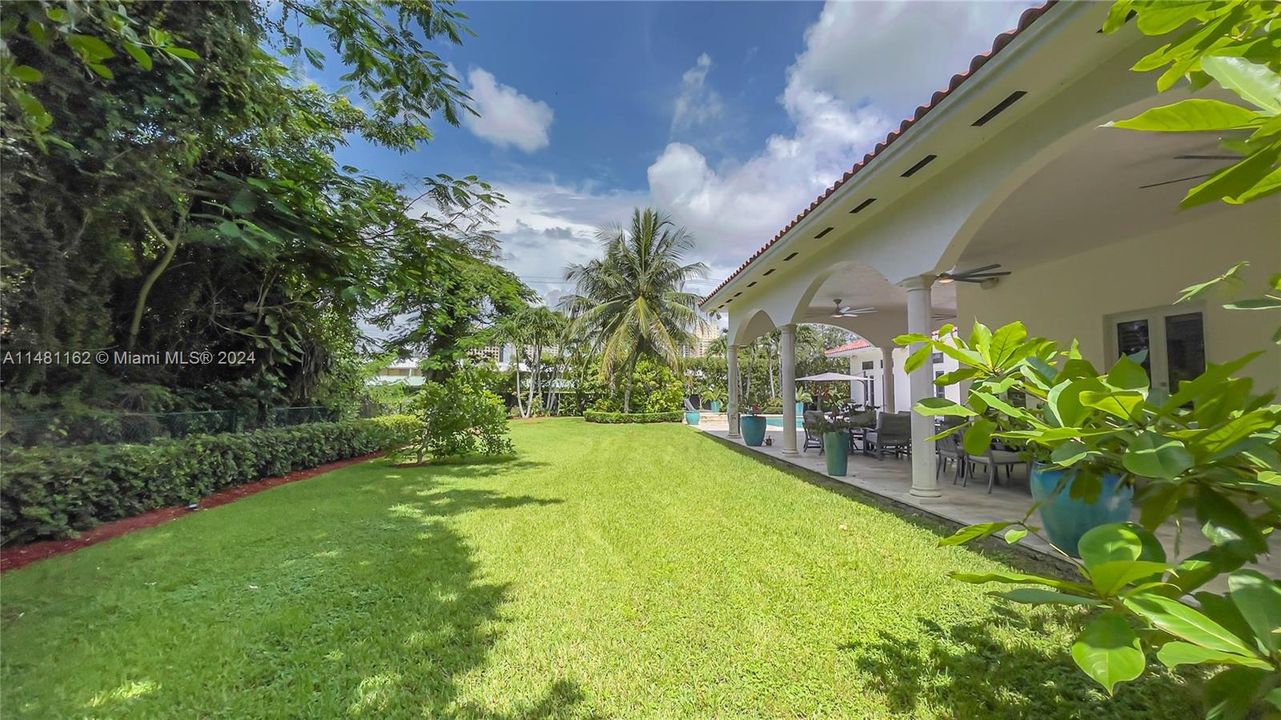 最近售出: $3,300,000 (5 贝兹, 4 浴室, 4172 平方英尺)