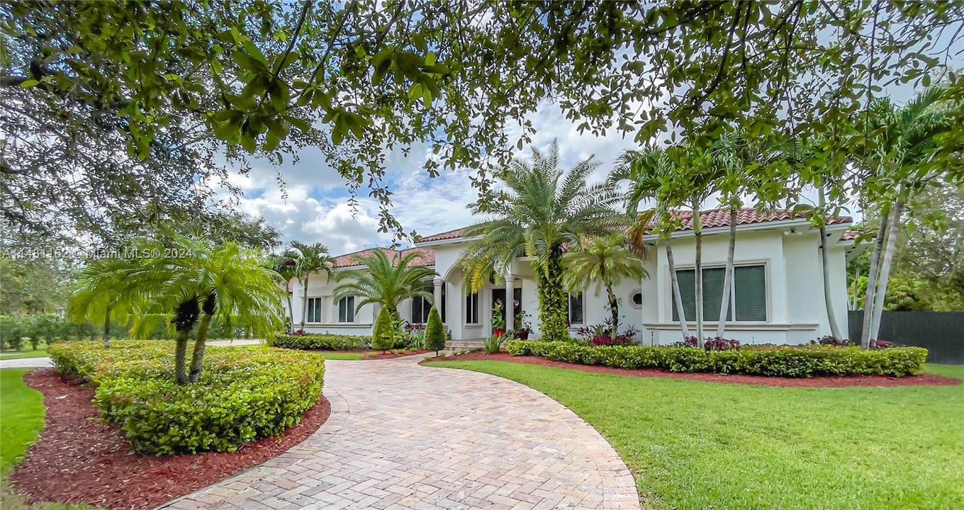 最近售出: $3,300,000 (5 贝兹, 4 浴室, 4172 平方英尺)